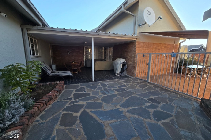 4 Bedroom Property for Sale in Hillcrest Northern Cape